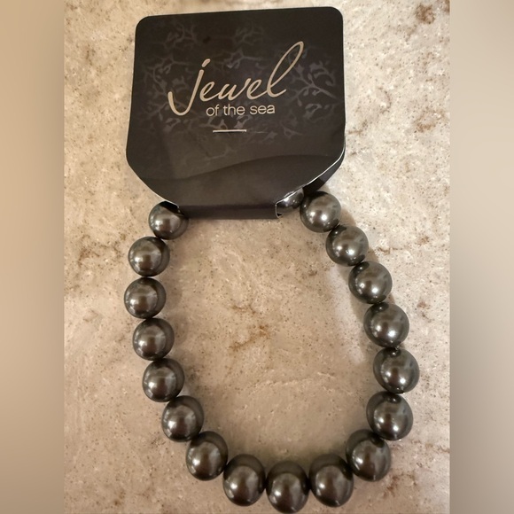 Jewelry - Genuine‎ mother of pearl bracelet